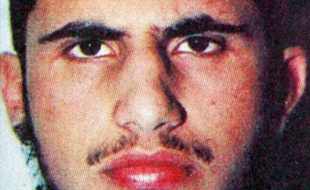 Portrait publié en novembre 2002, dans le journal Al-Watan, de Muhsin al-Fadhli, alors âgé de 21 ans, lors de son arrestation au Koweït