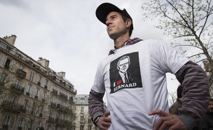 François Ruffin en 2016 avec le t-shirt «I love Bernard» qu'il porte dans son film «Merci Patron!»