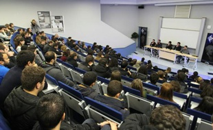 Une réunion publique à l'Université de Corte les poursuites à Reims contre huit supporters du club de football (L1) de Bastia, le 15 février 2016