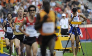 Le Français Mahiedine Mekhissi-Benabbad abandonne sur 3000m steeple dès les séries des championnats du monde à Berlin, le 16 août 2009