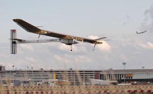 L'avion Solar impulse n'a pas réussi le 11 juin 2011 à rallier les aéroports de Bruxelles et du Bourget, à cause du mauvais temps.