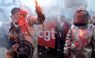 L'usine ArcelorMittal de Florange (Moselle) est entièrement bloquée mercredi matin par des ouvriers du site pour, ont-ils expliqué, "maintenir la pression sur la direction" mais également "sur le ministre du Redressement productif", Arnaud Montebourg.