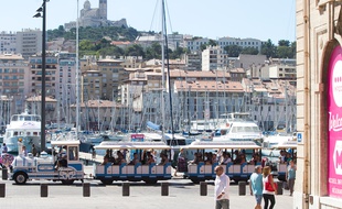 Marseille le 28 aout 2013 - Illustration sur le tourisme autour du vieux port