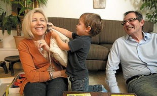Françoise et François veulent « développer une complicité qui traverse le temps » avec leur petit-fils Joseph, 3 ans.