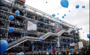 Le Centre Pompidou sera fermé au public mercredi en raison de la tenue d'une cérémonie officielle pour son 30ème anniversaire en présence du président Jacques Chirac, a annoncé le Centre lundi. M. Chirac prononcera mercredi en fin d'après-midi un discours pour marquer le 30ème anniversaire du Centre Georges-Pompidou, inauguré officiellement le 31 janvier 1977 par le président Valéry Giscard d'Estaing.