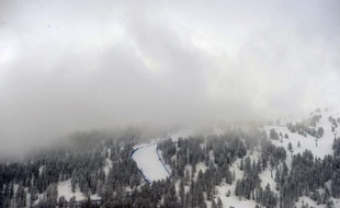 Deux avalanches sont survenues dimanche en Suisse, dans les stations d'Engelberg et Verbier (centre et sud), faisant trois blessés, selon la police cantonale.
