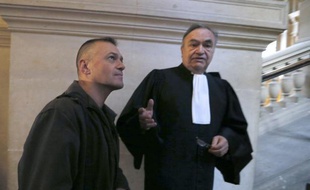Les proches de l'Ivoirien Firmin Mahé ont été déclarés mardi recevables dans leur constitution de partie civile au procès de ses meurtriers présumés, bien qu'ils n'aient pas reconnu la victime sur une photo qui leur avait été présentée la veille.