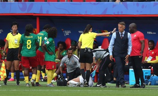 Phil Neville reste calme sur son banc.