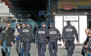 La présence policière dans les rues de Lille souligne l'importance de la sécurité lors d'une élection.