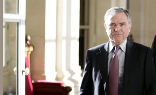 L'ancien président de l'Assemblée nationale Bernard Accoyer (UMP) organise mardi prochain une consultation de tous les parlementaires "élus sous l'étiquette UMP", "pour ou contre la tenue avant l'été 2013" d'une nouvelle élection du président du parti, a-t-il annoncé mardi à l'AFP.