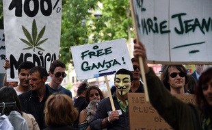 Une manifestation pour la légalisation du cannabis, à Marseille.