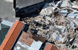 Au moins 45 morts après l’effondrement d’une école en Indonésie