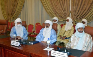 Les négociations entre pouvoir malien et rebelles touareg occupant Kidal, dans le nord-est du Mali, ont commencé samedi sous l'égide de la médiation burkinabè, qui a appelé à une cessation des hostilités en vue de la présidentielle en juillet.