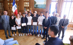 Les élèves ont reçu le Premier prix de l'éducation citoyenne