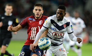 Yassine Benzia, ici au duel la saison passée avec l'ancien milieu bordelais André Poko.