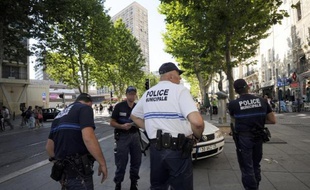 Des policiers municipaux dans le quartier de Belsunce, le 15 juin 2011 à Marseille