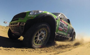 Le pilote français Stéphane Péterhansel, lors du Dakar, le 1er janvier 2012, entre Mar Del Plata et Santa Rosa De La Pampa.