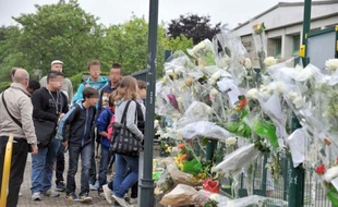 Les cours ont repris lundi matin au collège de Cleunay à Rennes, dont un élève de 13 ans est mort des suites d'une bagarre avec un autre collégien vendredi dans la cour de récréation.