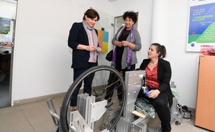 Frederique Vidal, Ministre de l'enseignement superieur de la recherche et de l'innovation et Roxana Maracineanu, Ministre des sports lors d'une visite a l'Ecole Polytechnique sur le theme de la recherche appliquée à la haute performance sportive, le 1er avril 2019.