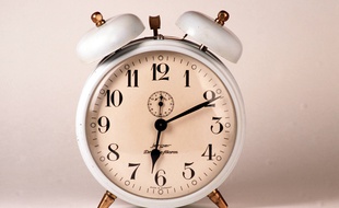 Illustration: Un réveil matin.
