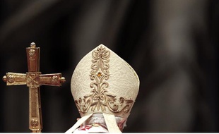 Le pape Benoît XVI célèbre la messe de la Pentecôte, le 27 mai 2012, au Vatican.