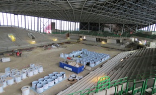 Le Palais des sports de Beaulieu en travaux, à Nantes.