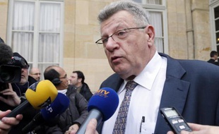 Christian Eckert, (PS) rapporteur général du Budget à l'Assemblée nationale, a qualifié mardi de "bien exagéré" le chiffre de 20 milliards d'euros supplémentaires de déficit avancé par l'opposition pour l'exercice budgétaire 2013 et il a prévu qu'il n'y aurait pas de loi de finances rectificative.