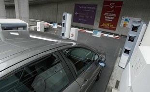 Le parking payant de l'aéroport de Roissy.