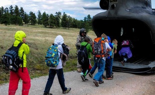 Les pluies torrentielles tombées dernièrement sur le Colorado ont fait six morts selon un bilan revu à la baisse par les autorités de cet Etat de l'ouest américain où 580 personnes dont on est sans nouvelles étaient toujours recherchées mardi.