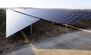 La plus grande centrale solaire de France a été mise en service mardi en Lorraine par EDF Energies-nouvelles (EDF-EN), qui annonce une production "propre" équivalente à la consommation annuelle d'une ville de 55.000 habitants.
