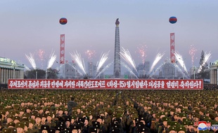 Feux d'artifice en Corée du Nord le 1er décembre 2017 pour fêter le dernier tir de missile intercontinental.