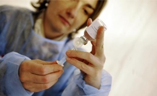 Pour le moment, le principe d'une vaccination en deux temps est maintenu.