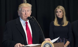 Donald Trump accompagné de sa fille Ivanka, le 21 février 2017 à Washington.