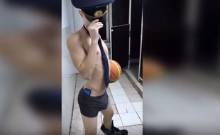 Le clip homoérotique des cadets de l'aviation fait polémique en Russie.