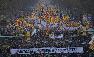 Au moins 200.000 personnes, selon la police, ont manifesté samedi 16 février 2019 à Barcelone contre le procès de dirigeants indépendantistes.