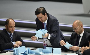 Dépouillement des votes du premier tour de l'élection du président de la Fifa, le 29 mai 2015 à Zurich