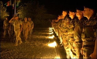 Un officier marinier des forces spéciales françaises a été tué samedi, au cours d'un "engagement armé" avec des talibans, dans le sud de l'Afghanistan, ont annoncé dans un communiqué le ministère français de la Défense et l'état-major des armées.