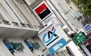 Les banques françaises décrochaient mardi matin à la Bourse de Paris perdant 10 à 12% après l'annonce d'un prochain référendum en Grèce qui replonge la zone euro dans l'incertitude.