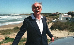 Jacques Médecin
L'ancien maire de Nice Jacques Médecin a été condamné à quatre reprises entre 1992 et 1998 pour délit d'ingérence, détournement de fonds, abus de biens sociaux et fraude fiscale. Après s'être enfuit en Uruguay, il est finalement extradé pour purger sa peine de prison en France.
