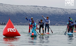 Des participants de la dernière Glagla Race, en janvier 2018 sur le lac d'Annecy.