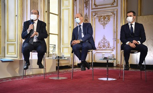 Jean Castex, Jean-Michel Blanquer et Olivier Véran ont appelé à la vigilance contre le coronavirus, ce jeudi à Matignon.