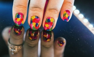 Le commerce des produits de beauté est en plein essor au Brésil, où ongles colorés, parfums raffinés et maquillage sophistiqué font recette auprès de nouvelles clientes qui ont hissé le marché brésilien au troisième rang mondial du secteur.