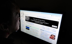 Wikipédia sera hors-ligne pendant 24 heures le 18 janvier 2012 pour protester contre le projet de loi SOPA.