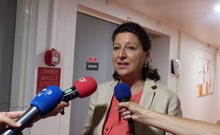 La ministre de la Santé Agnès Buzyn, ici le 19 juillet à La Rochelle, a annoncé lundi 2 septembre une nouvelle salve de mesures pour calmer la colère des urgentistes.
