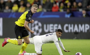 Thiago Silva s'est fait bouger comme pas permis par Haaland.