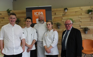 Philippe Etchebest entouré d'A. Miranda, d'A. Polge et de Lisa Cagnat Baronti. Sur la droite, C. Sauvage, président de l'ICFA.