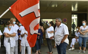 Le personnel soignant FO manifeste lors de la venue de Olivier Véran, ministre des Solidarités et de la Santé, au Centre hospitalier d'Aix-en-Provence le Jeudi 5 aout 2021. (Illustration)