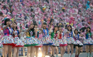 Des membres du groupe de J-Pop AKB48 à Tokyo, le 7 juin 2014.