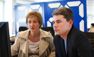 Aurore Gorius et Michaël Moreau, auteurs du livre «Les Gourous de la Com’» lors d'un chat à la rédaction le 7 avril 2011