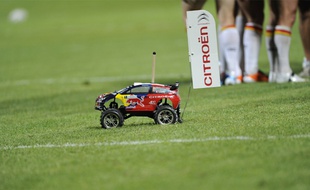 La voiture téléguidée des Dragons catalans.